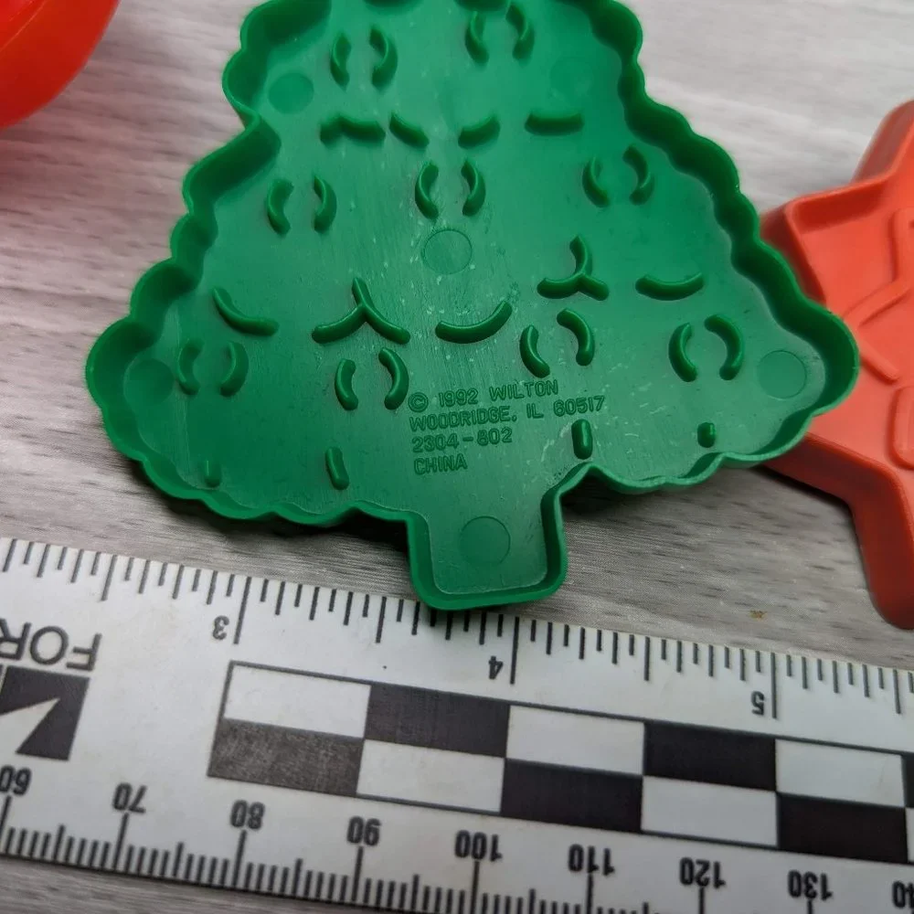 Vintage 1992 Wilton Red & Green Plastic Christmas Cookie Cutters- 20 Pieces